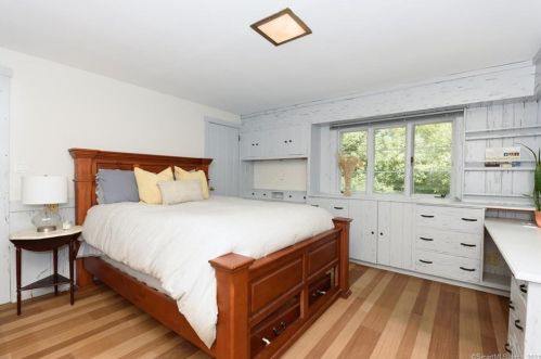 33 Pne Rdg Rd, Wilton CT 06897-2714 exterior