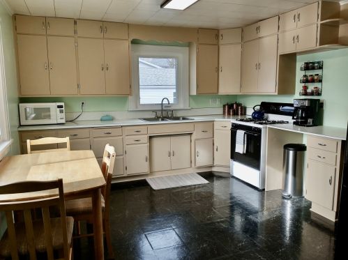 710 Amsterdam St, Bull Valley IL 60098-2307 exterior