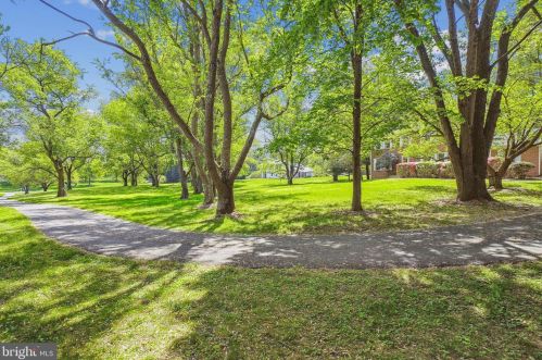 17704 Lisa Dr, Rockville, MD 20855-1320