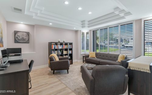 2347 Cinnabar Ave, Phoenix AZ  85028-3633 exterior