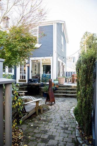 23 Baptist St, Middletown RI 02840-2520 exterior