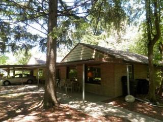 12310 Coldspring Rd, Milwaukee, WI 53228-2439