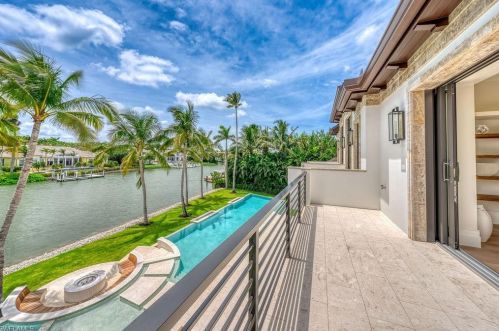 1365 Spyglass Ln, Naples FL 34102-7735 exterior