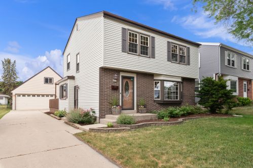 4863 22nd St, Milwaukee, WI 53209-5626