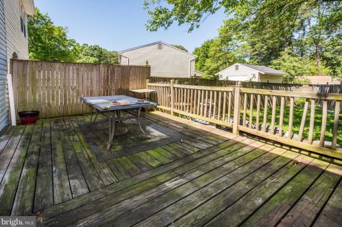 8024 Bosley Ct, Glen Burnie MD 21061-4925 exterior