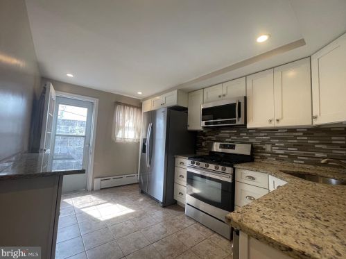 2122 Howard St, Philadelphia PA 19148-3333 exterior