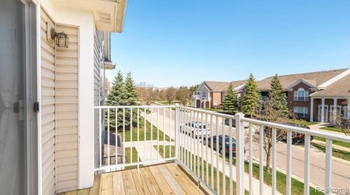 16855 Dover Dr, Northville MI 48168-6505 exterior