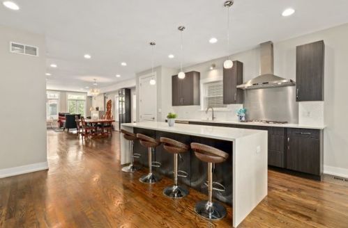 641 Bowen Ave, Chicago IL  60653-2824 exterior