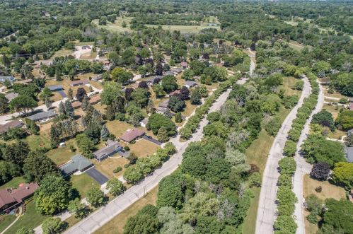 2569 Root Riv Pkwy, Milwaukee WI 53227-1849 exterior