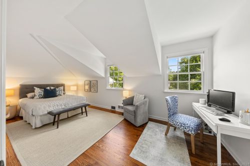 38 Pequot Trl, Westport CT 06880-2930 exterior