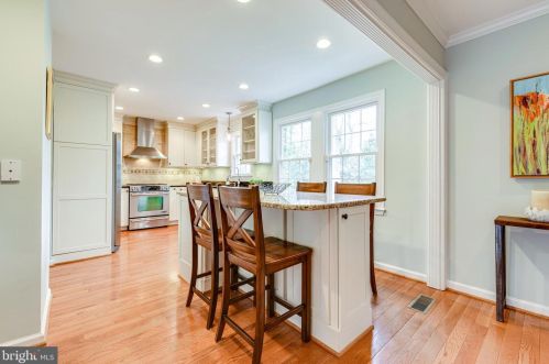 2122 Rampart Dr, Alexandria VA exterior