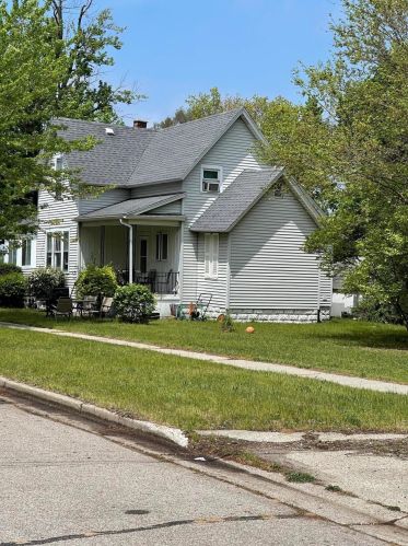 484 Yuba St, Meskegon, MI 49442-1139