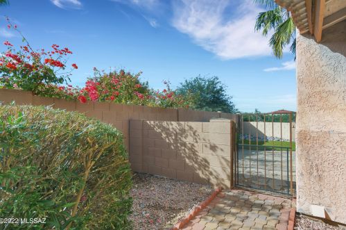 9401 Albatross Dr, Tucson AZ 85742-5126 exterior
