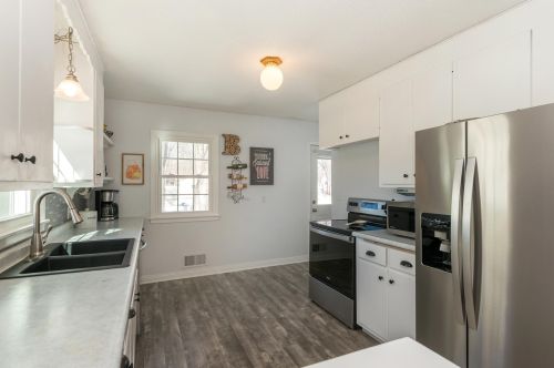 1233 Vly St, Chaska MN 55318-2425 exterior