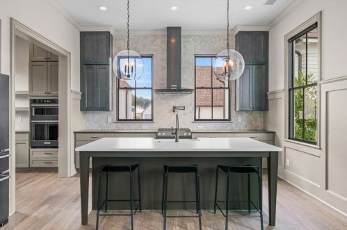 585 Bismark Rd, Atlanta GA 30324-4102 exterior