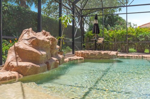 6887 Antinori Ln, Boynton Beach FL 33437-3754 exterior