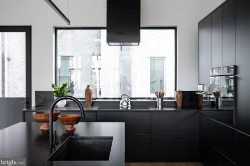 1355 Kater St, Philadelphia PA 19147-1817 exterior