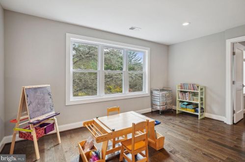 8819 Victory Ln, Rockville MD 20854-3643 exterior