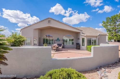 594 Mickelson Ln, Green Valley AZ 85614-5749 exterior