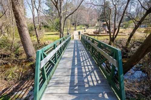 4084 Longview Dr, Atlanta GA 30341-1564 exterior