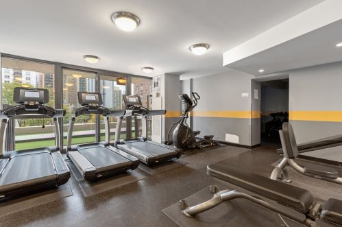 33 Delaware Pl, Chicago IL  60610-8115 exterior