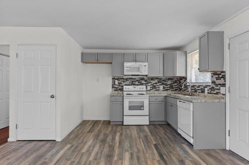 10529 Edgefield Dr, Saint Louis MO 63136-5749 exterior