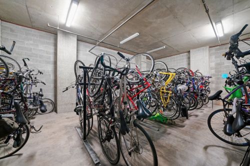 210 Desplaines St, Chicago IL  60661-5500 exterior