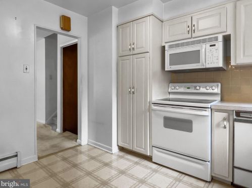 336 Ainslie Rd, Huntingdon Valley PA 19006-8701 exterior