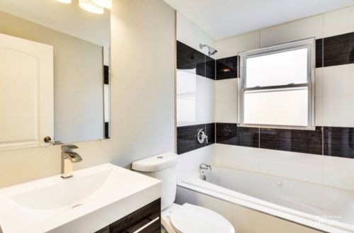 7615 Michigan Ave, Chicago IL 60619-7227 exterior