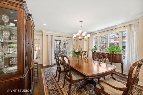 1320 Plymouth Ct, Chicago IL 60605-2717 exterior