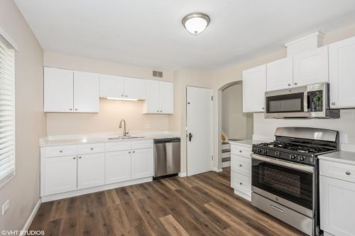 221 Vallette St, Elmhurst IL  60126-4066 exterior