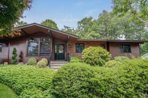 31 Brentwood Dr, Poughkeepsie, NY 12603-5434