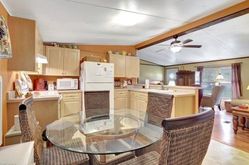 121 Islamorada Ln, Naples FL 34114-8443 exterior