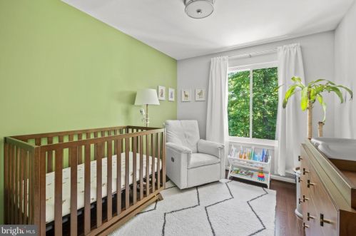 1956 Vly Ter, Washington DC 20032-4626 exterior