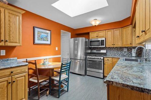 135 Fieldcrest Dr, Pittsburgh, PA 15221-3742