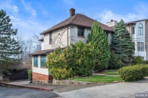 145 Morningside Ln, Palisades Park NJ 07650-1987 exterior