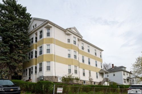 9 Caroline St, Worcester, MA 01604-3854