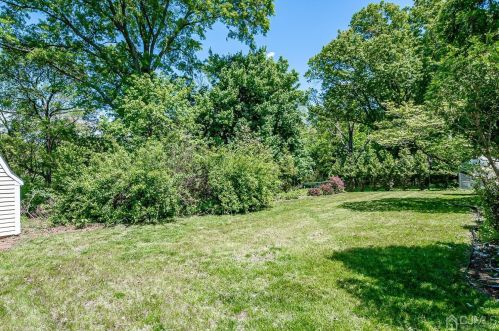 19 Marshall Dr, Edison NJ  08817-2910 exterior