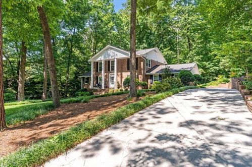 7110 Dunhill Ter, Atlanta, GA 30328-1221