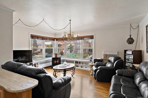 1020 Lydig Ave, Bronx NY 10462-2260 exterior