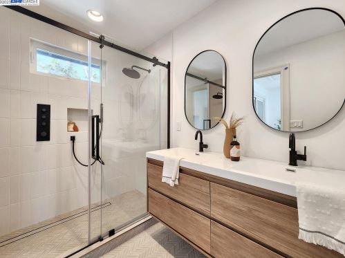 1112 Kains, Berkeley CA 94706-1218 exterior