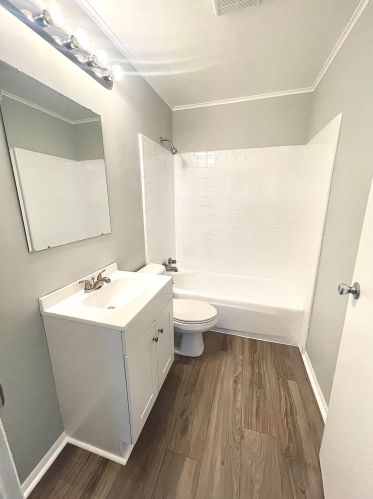 1246 Hollywood St, Grand Rapids MI 49505-3879 exterior