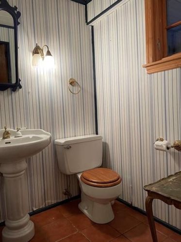 121 Sycamore Dr, Pittsburgh PA 15235-1965 exterior