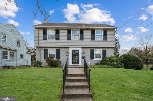 17 Morningside Dr, Trenton, NJ 08618-5006