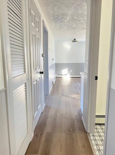 8 Marshall Rd, Enfield CT 06082-6104 exterior