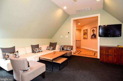 11300 Glen Rd, Rockville MD 20854-1849 exterior