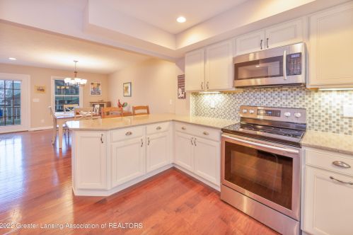 6249 Reynolds Rd, Haslett MI 48840-8906 exterior