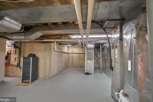 2221 Jefferson Ln, Huntingdon Valley PA 19006-6038 exterior