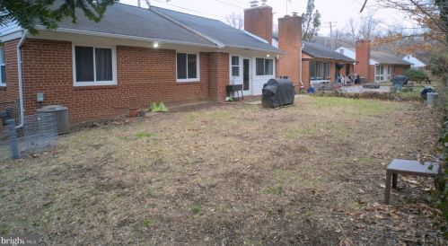 206 Wayne Ave, Silver Spring MD  20901-3807 exterior