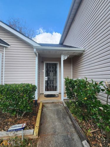 5522 Lofwood Ln, Lithonia GA  30058-3889 exterior